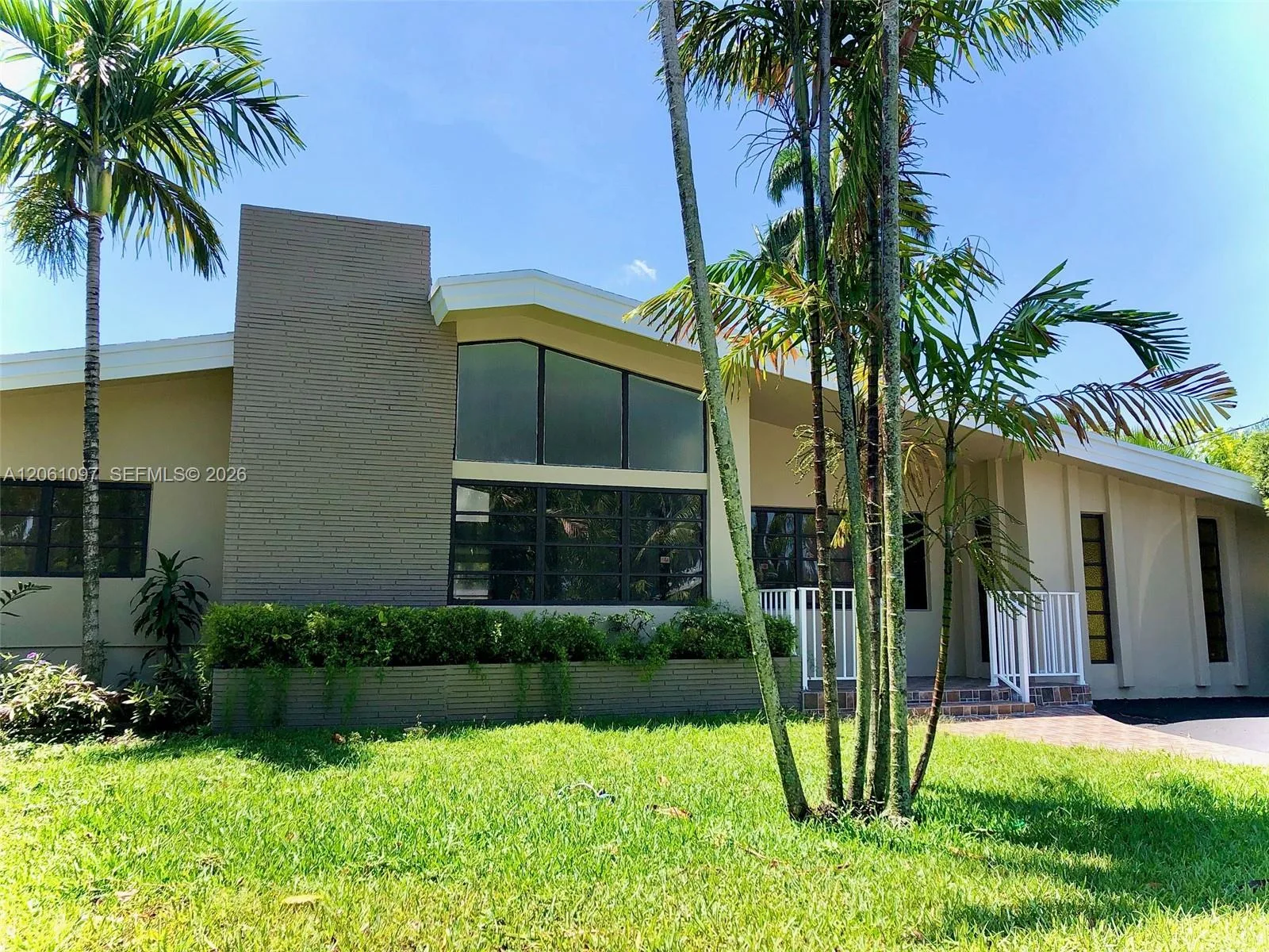 2560 NE 200th St # 0, Miami, FL 33180 photo 2