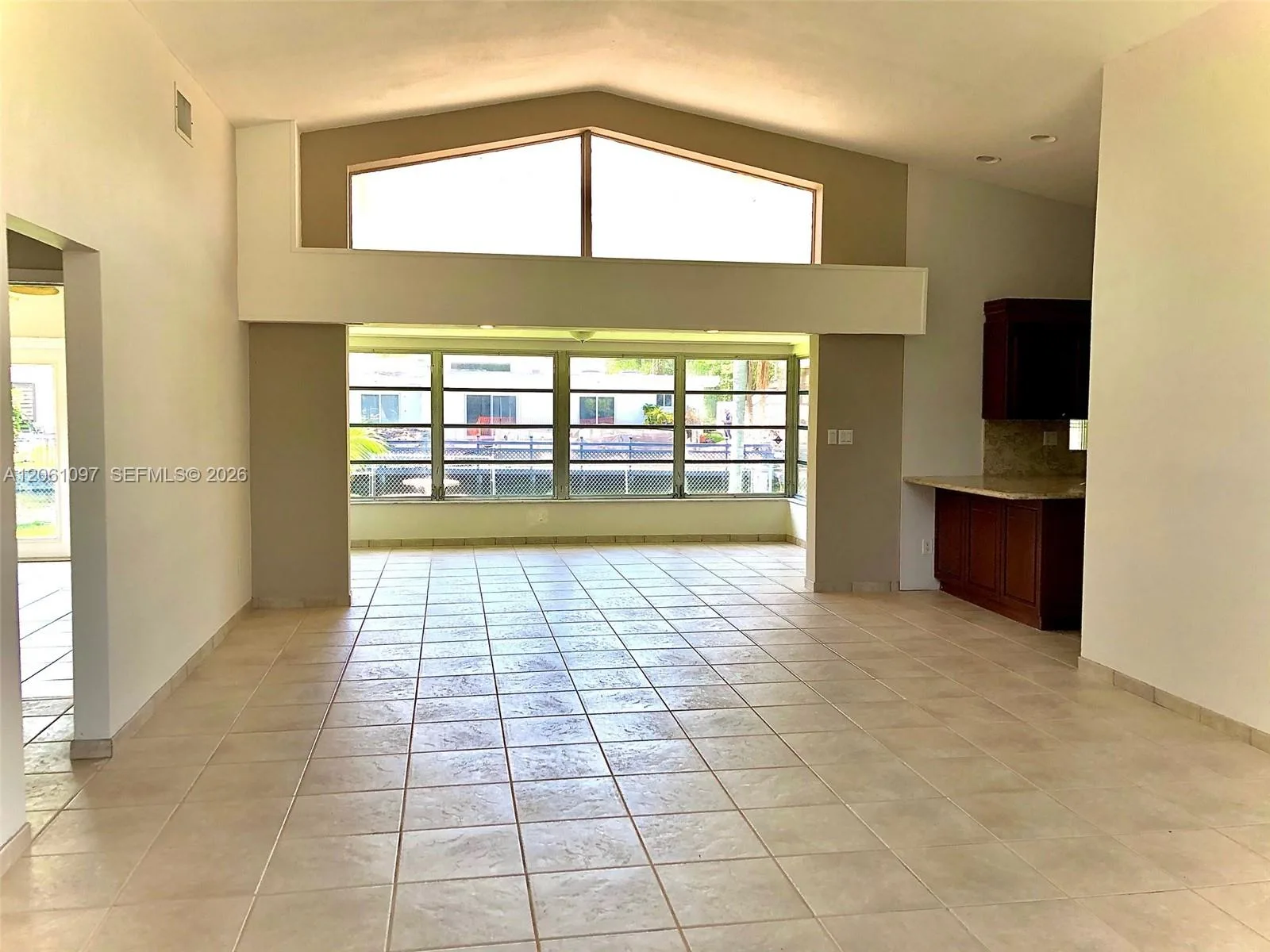 2560 NE 200th St # 0, Miami, FL 33180 photo 3