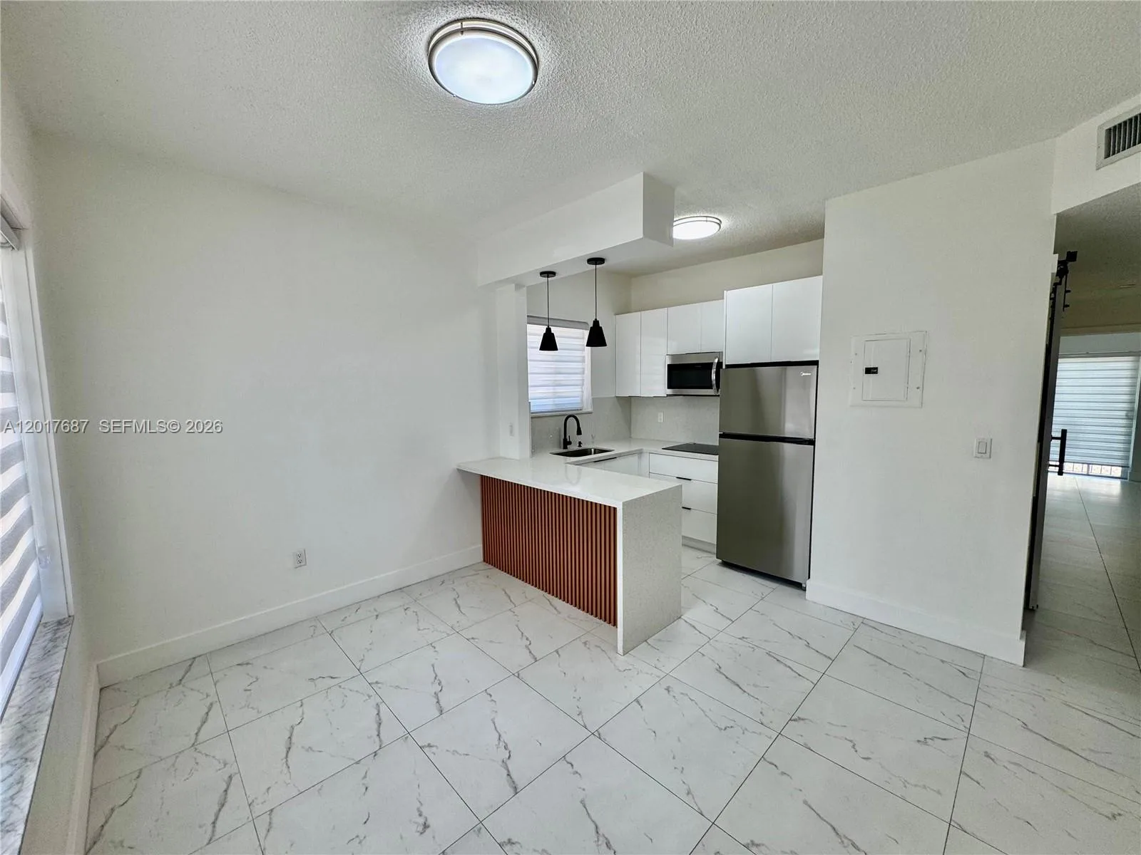 421 NW 13th Ave # A, Miami, FL 33125 photo 2