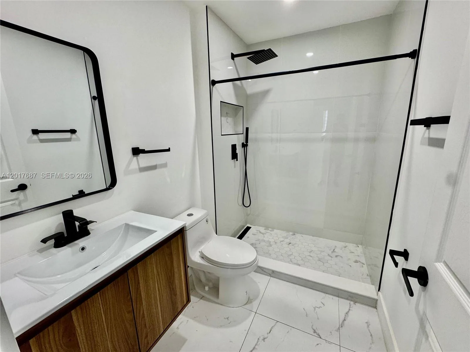 421 NW 13th Ave # A, Miami, FL 33125 photo 9