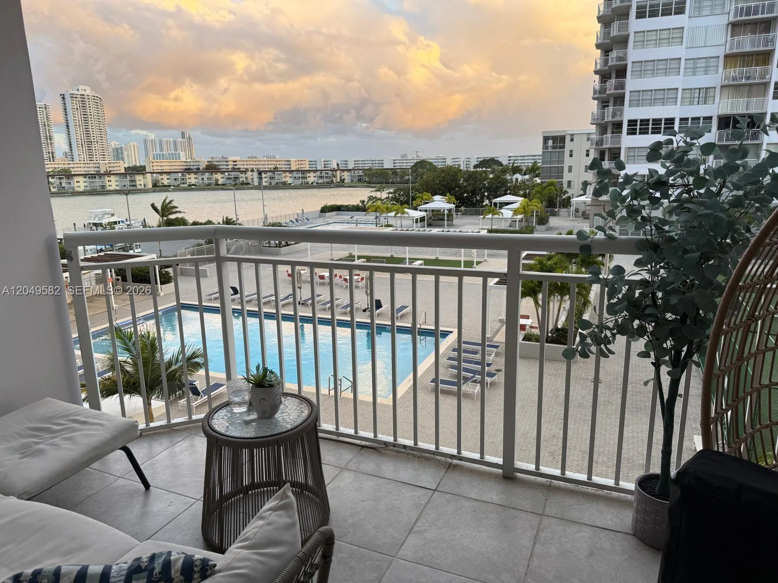 18061 Biscayne Blvd # 404, Aventura, FL 33160