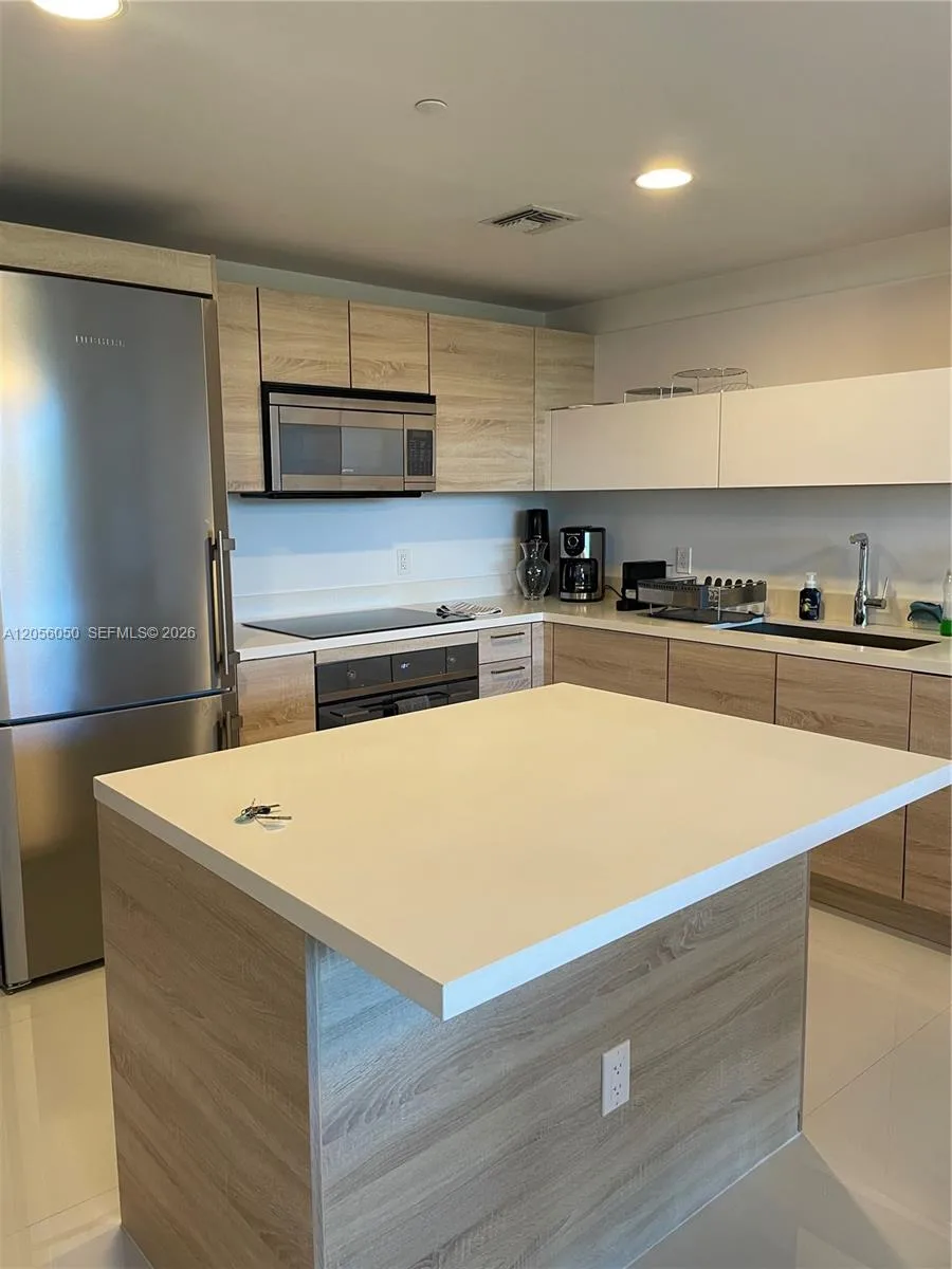 16385 Biscayne Blvd # 316, North Miami Beach, FL 33160 photo 4
