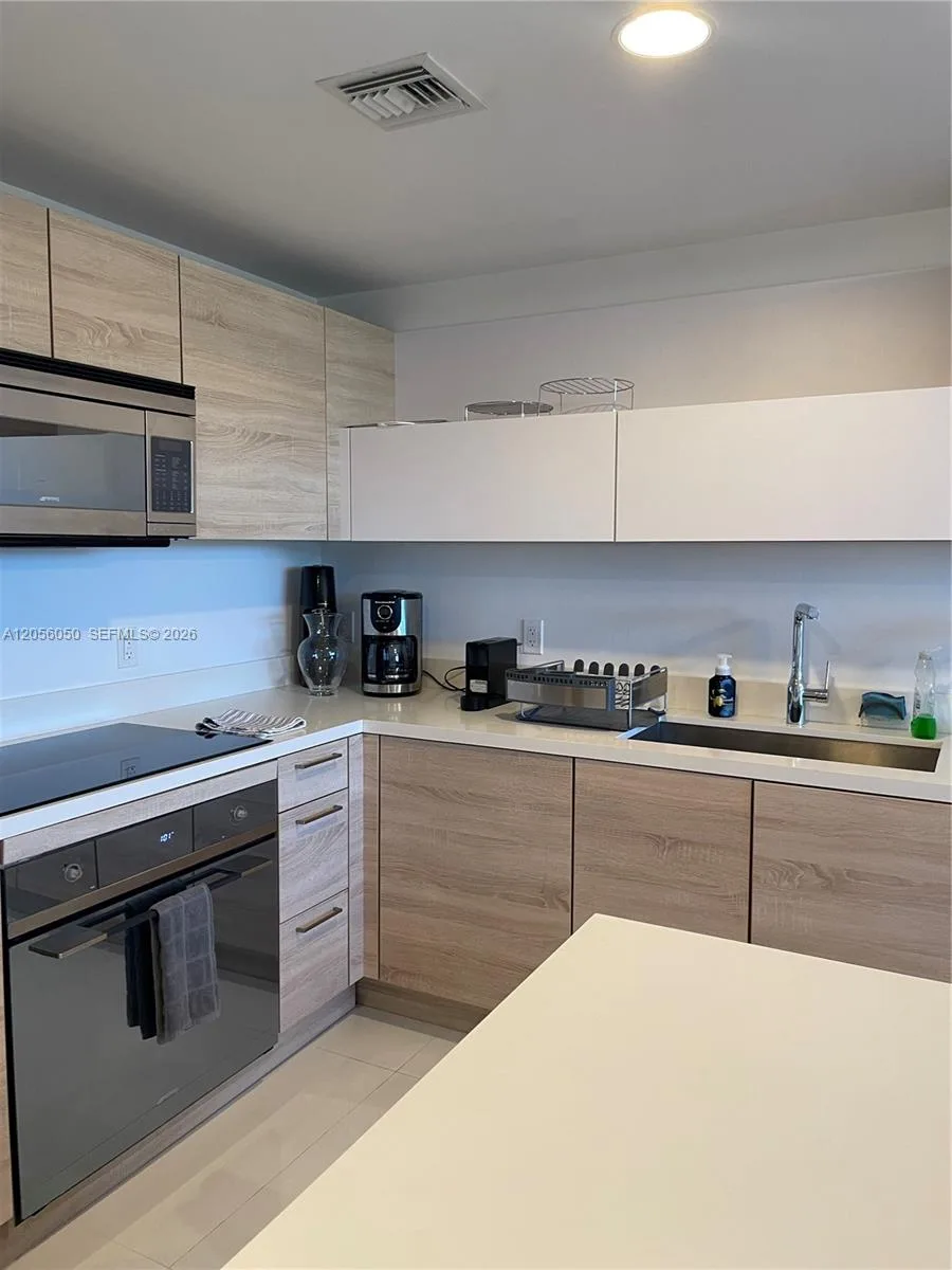 16385 Biscayne Blvd # 316, North Miami Beach, FL 33160 photo 5