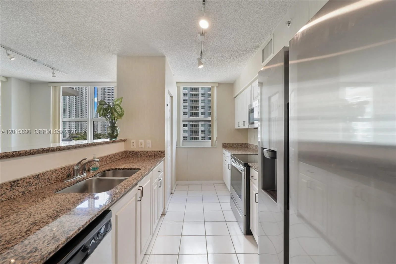 1155 BRICKELL BAY DR # 1602, Miami, FL 33131 photo 2