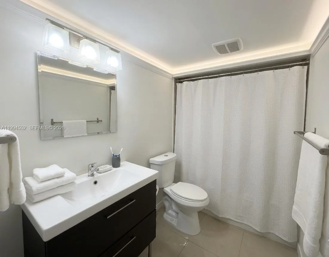 1881 Middle River Dr # 704, Fort Lauderdale, FL 33305 — zdjęcie 3