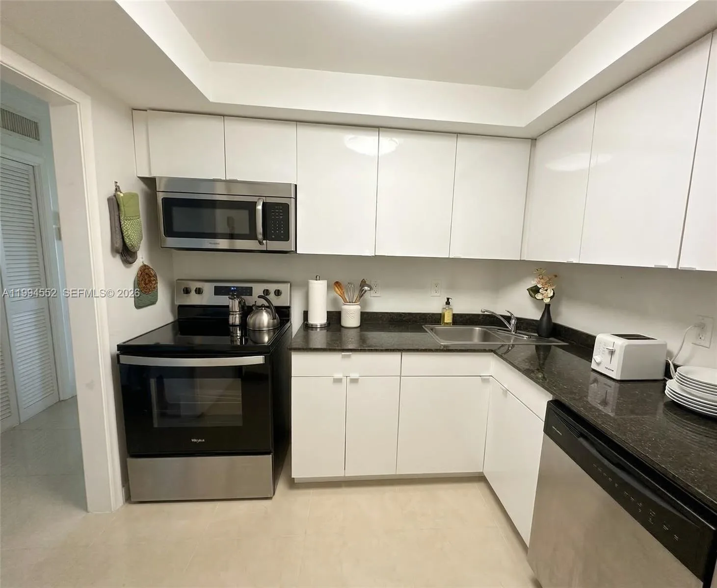 1881 Middle River Dr # 704, Fort Lauderdale, FL 33305 — zdjęcie 4