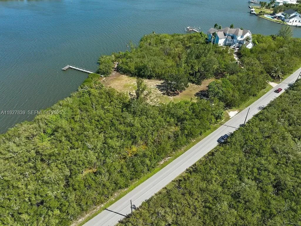 250 Live Oak Dr, Vero Beach, FL 32963 photo 2
