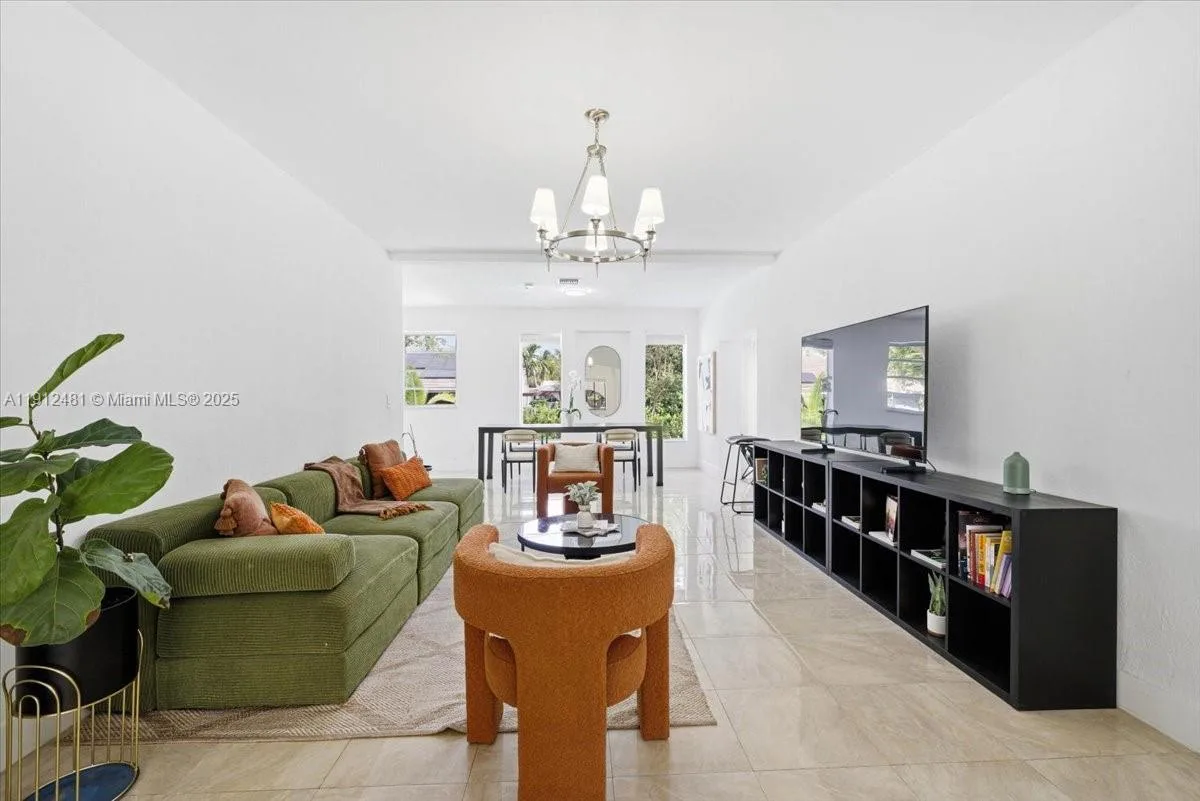 10845 Peachtree Dr, Miami, FL 33161 photo 9