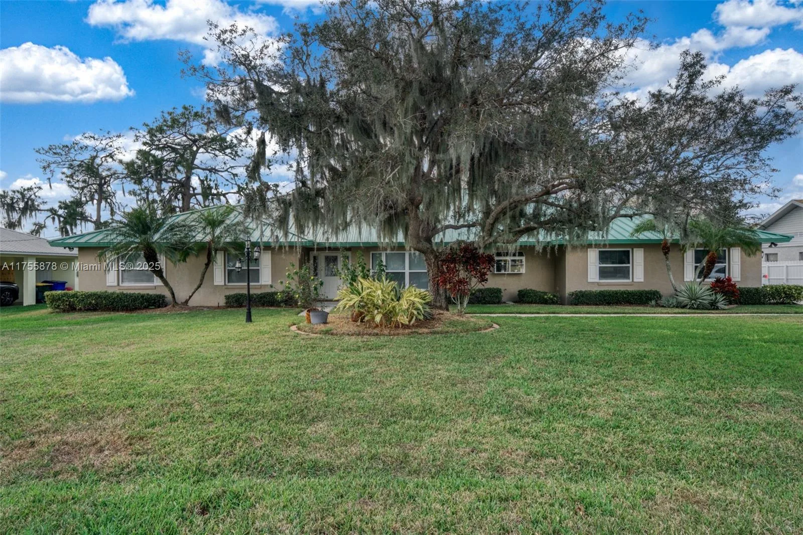 922 Lake Drive E, Lake Placid, FL 33852 photo 2