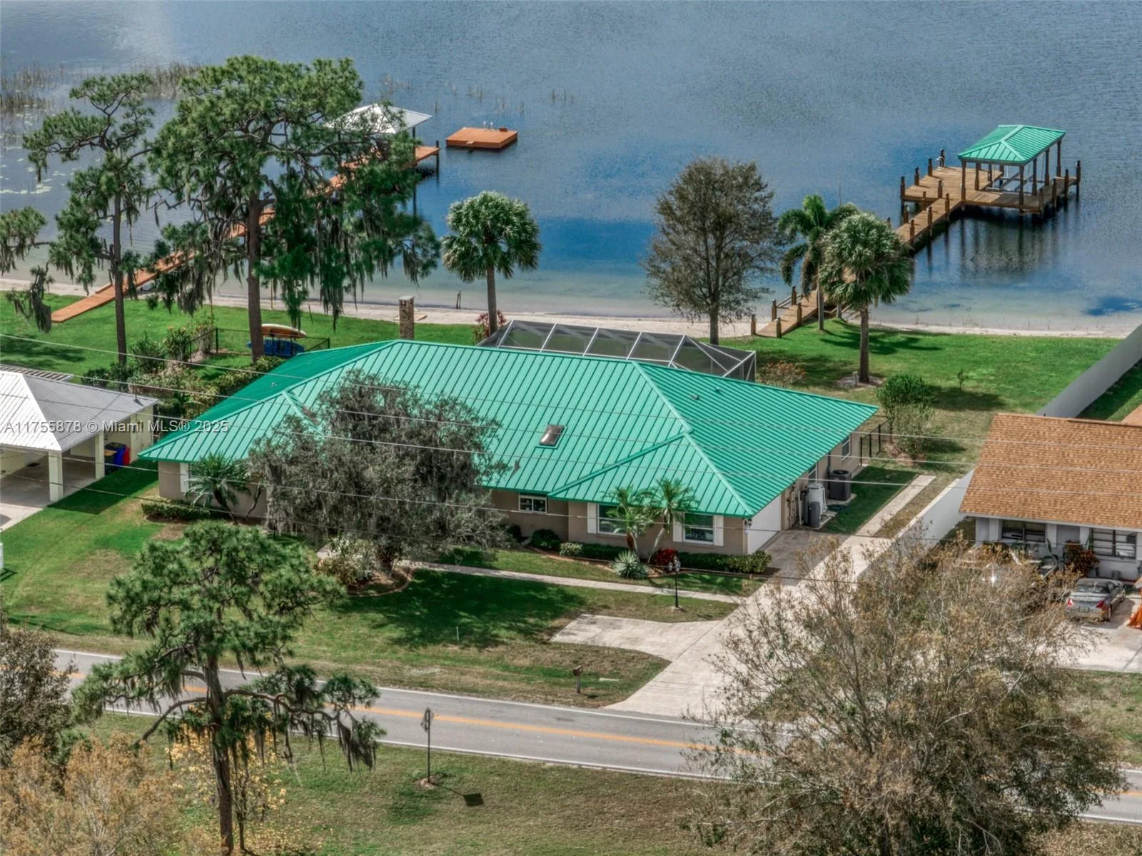 922 Lake Drive E, Lake Placid, FL 33852 photo 3