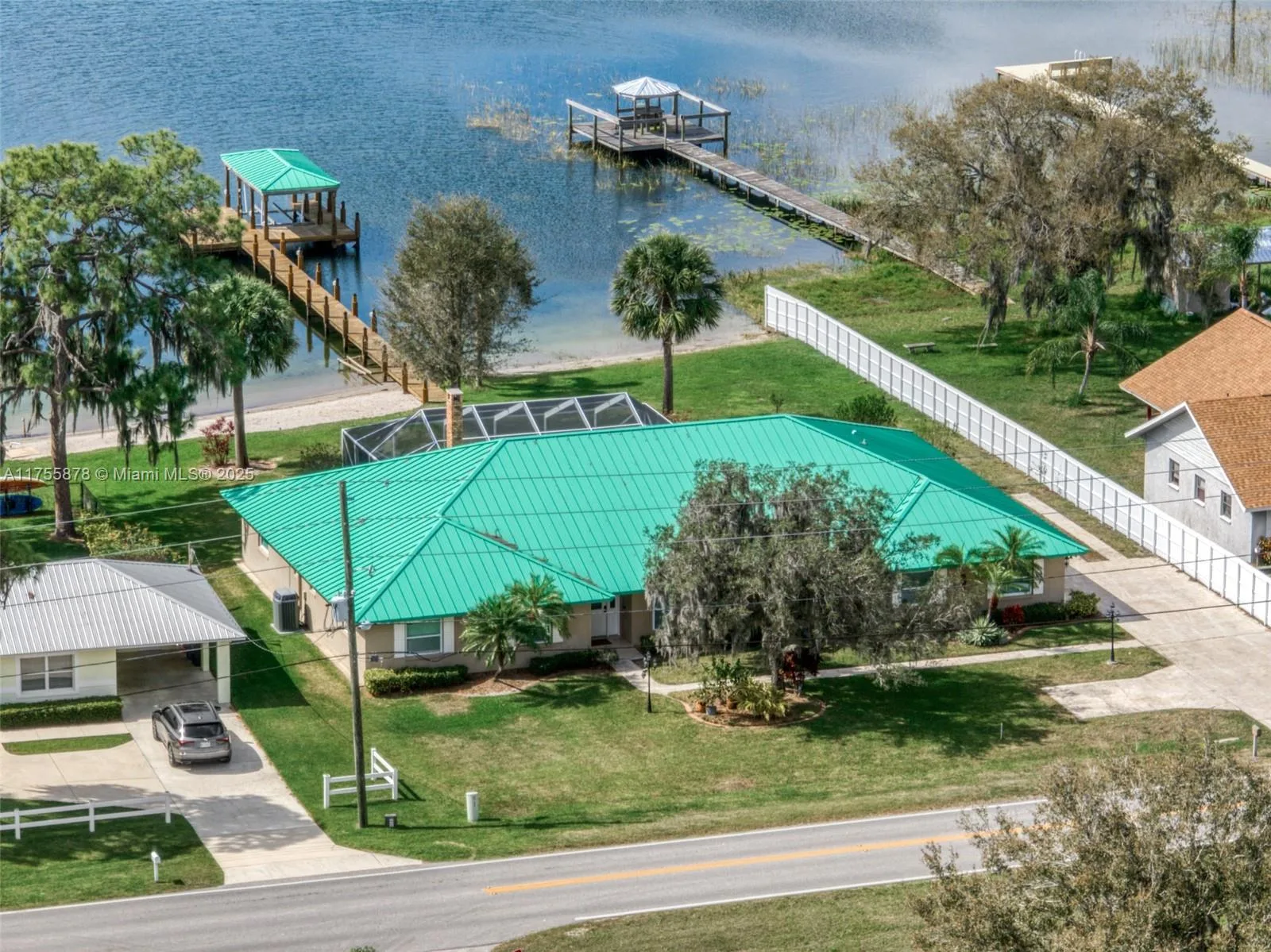 922 Lake Drive E, Lake Placid, FL 33852 photo 4