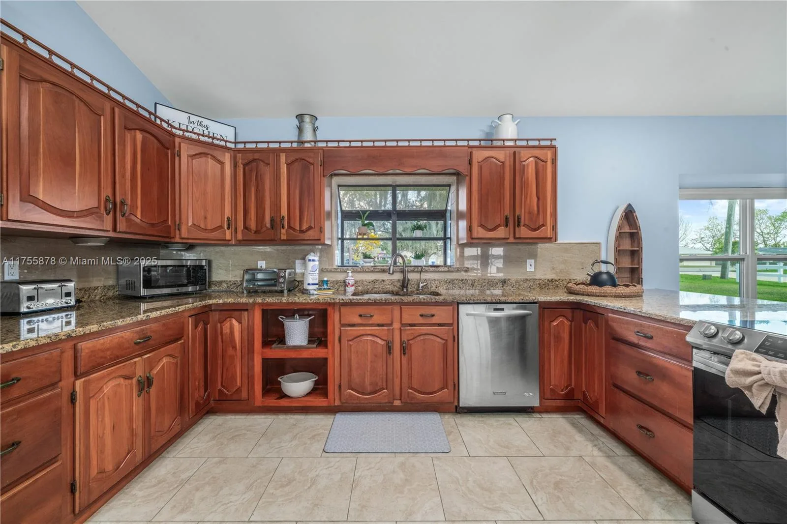 922 Lake Drive E, Lake Placid, FL 33852 photo 5