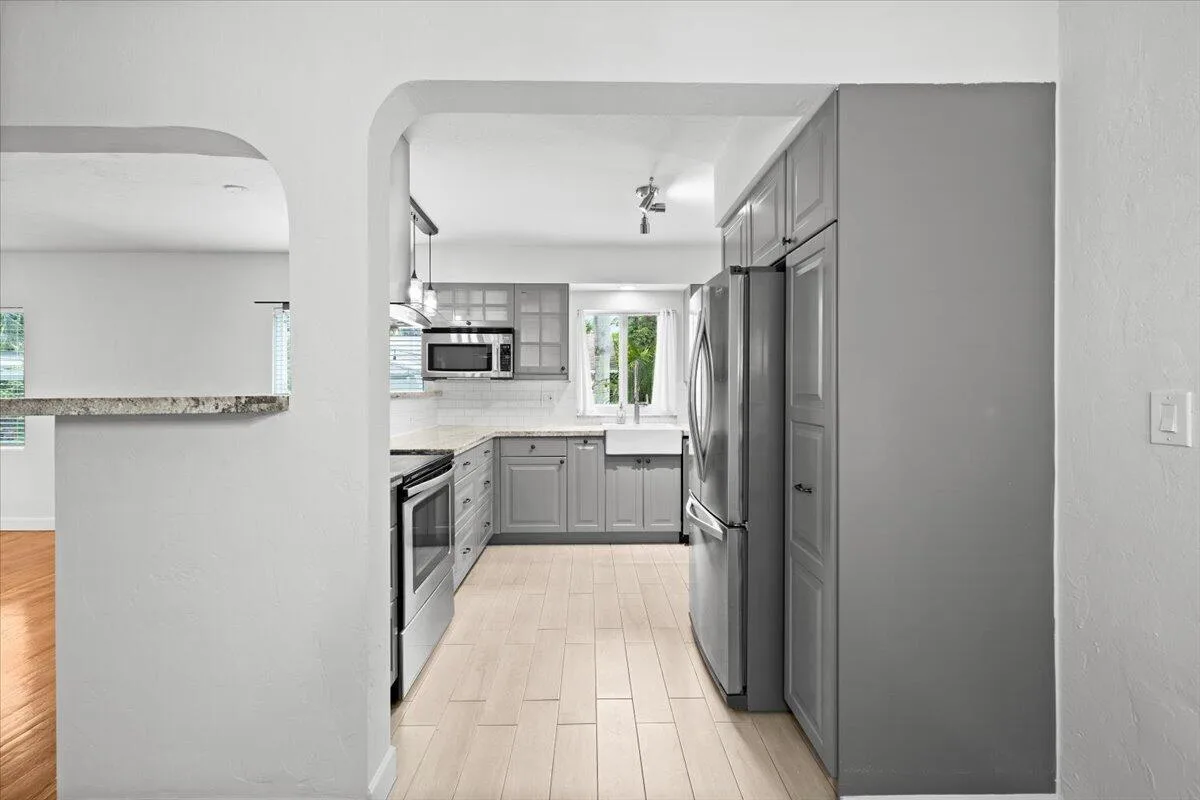 305 NE 14th Avenue, Fort Lauderdale, FL 33301 photo 9