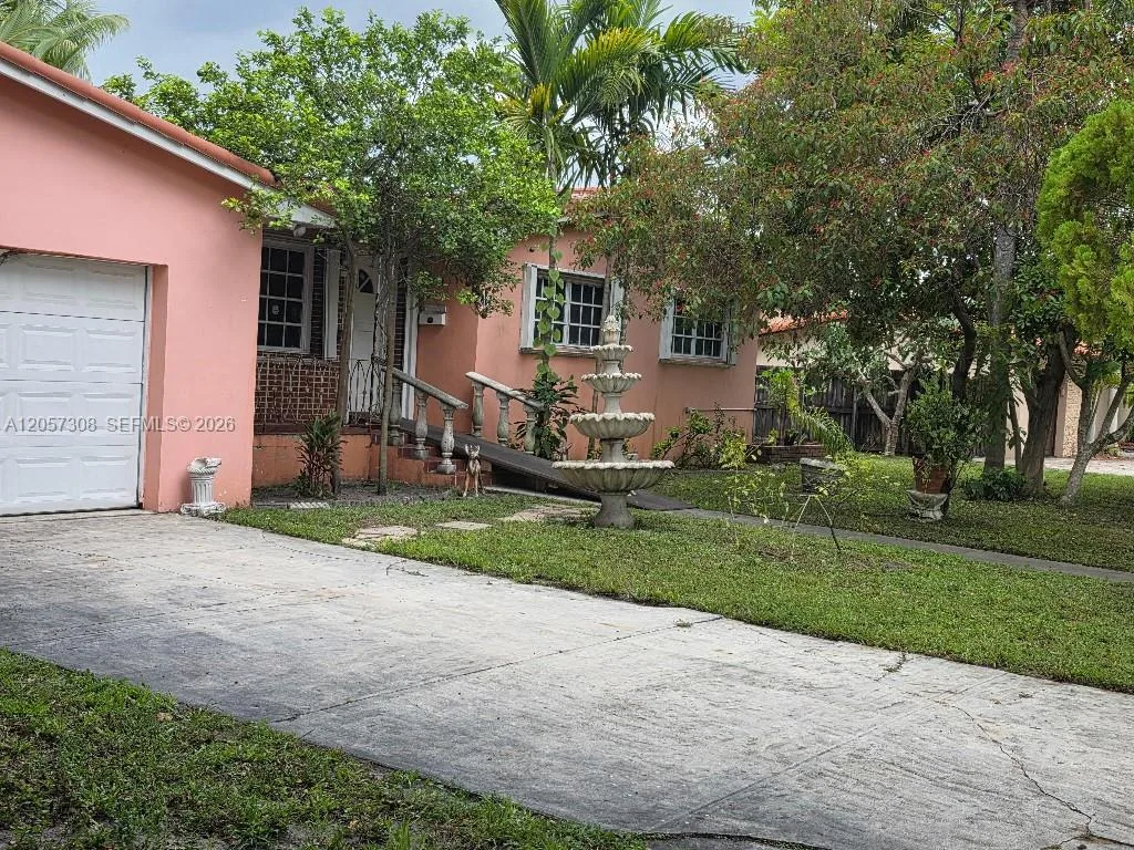 881 Albatross St, Miami Springs, FL 33166 photo 5