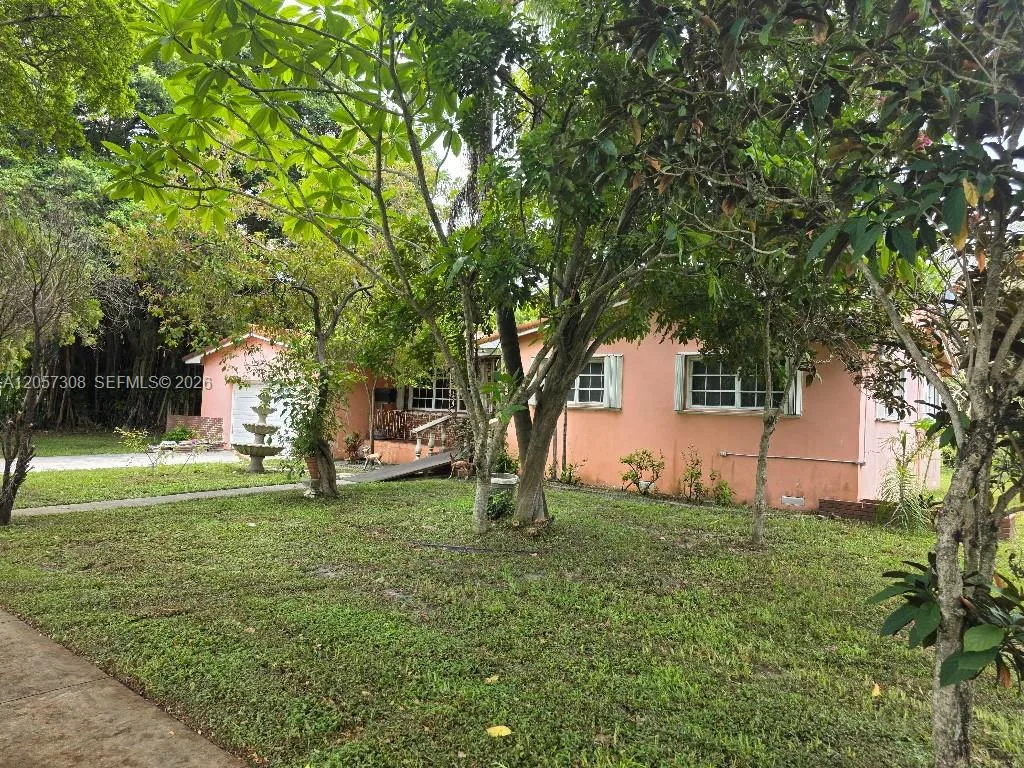 881 Albatross St, Miami Springs, FL 33166 photo 9