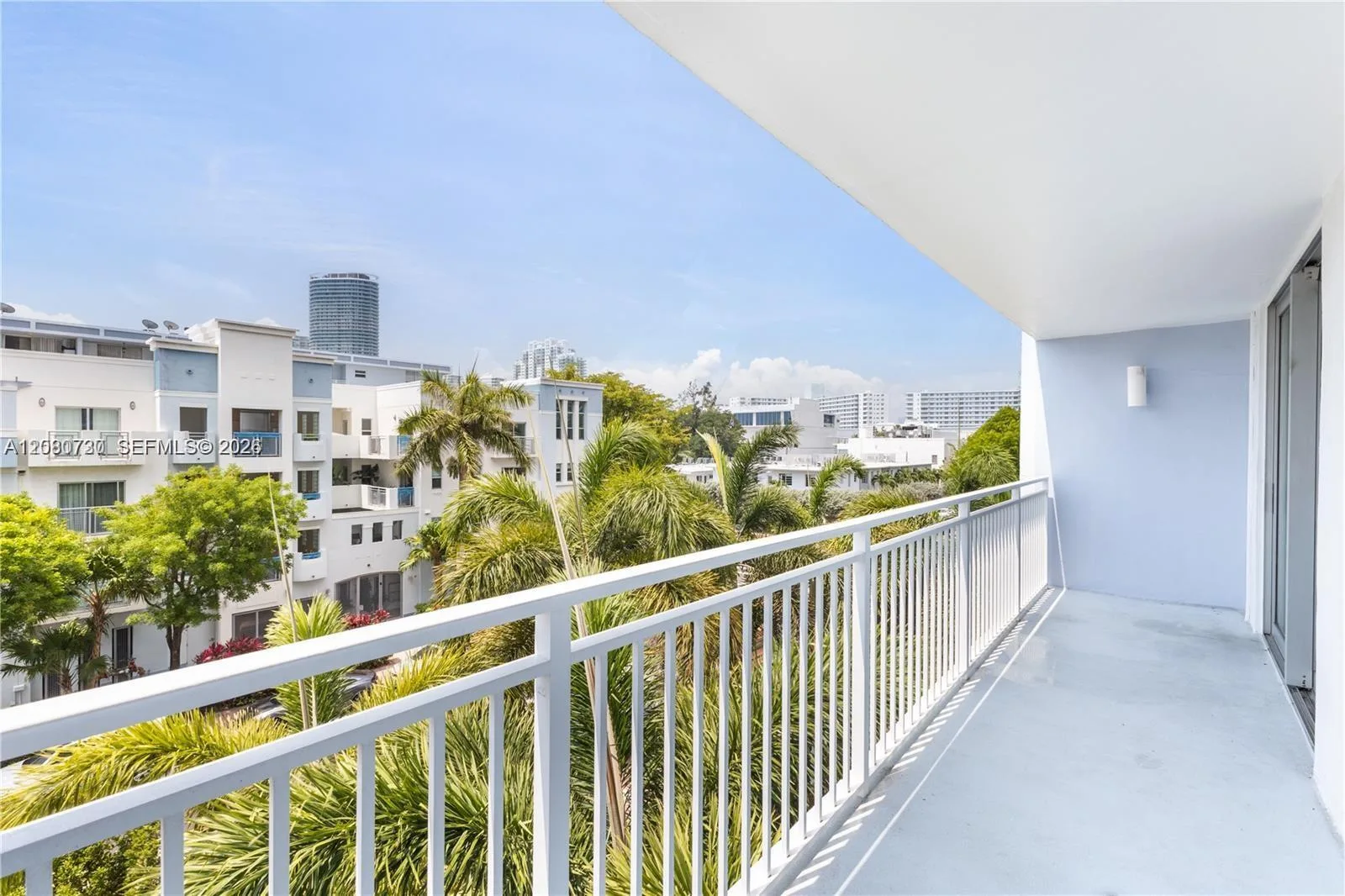 1045 10th St # 402, Miami Beach, FL 33139