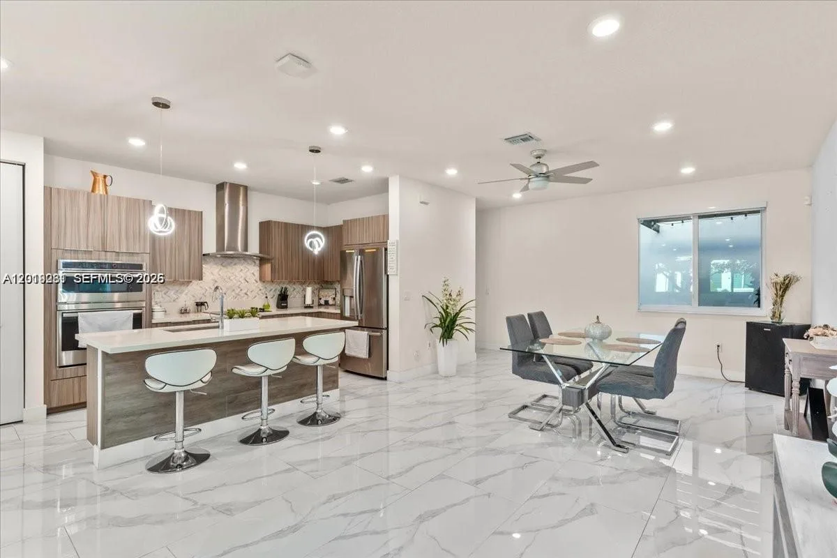 6680 NW 102nd Path, Doral, FL 33178 photo 3