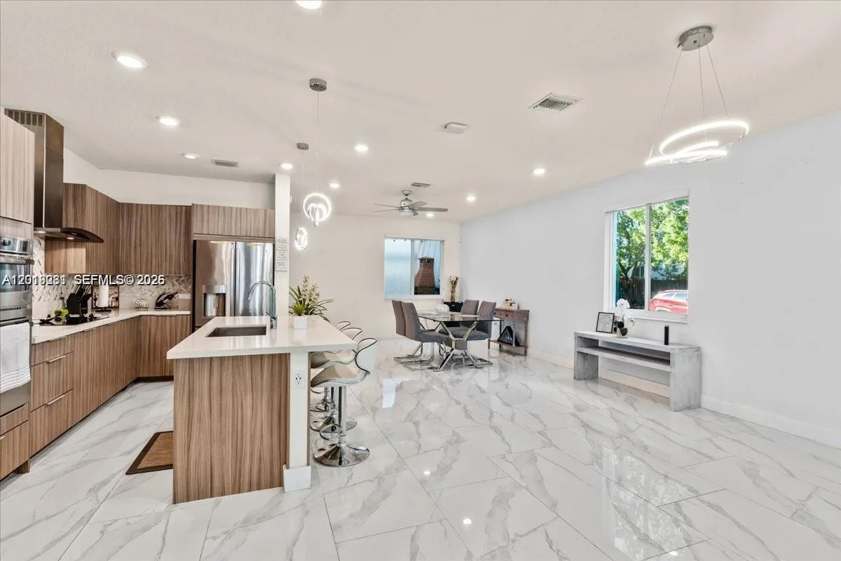 6680 NW 102nd Path, Doral, FL 33178 photo 4