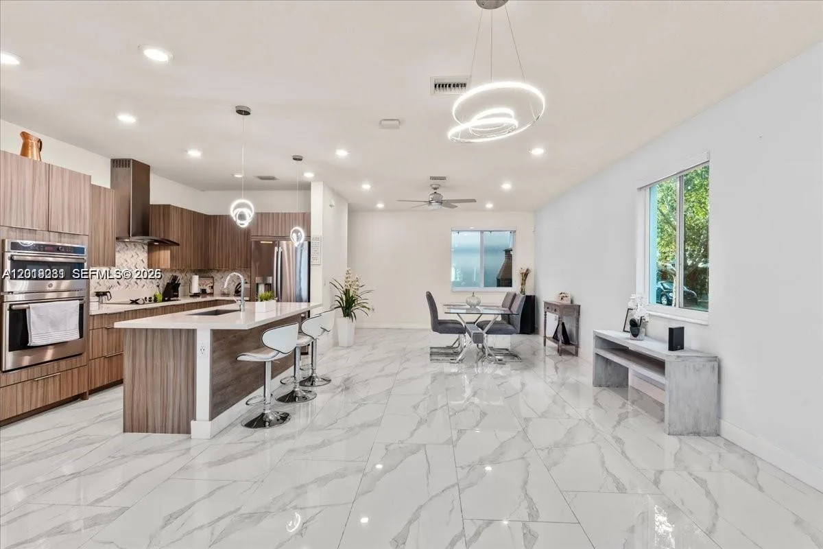 6680 NW 102nd Path, Doral, FL 33178 photo 5