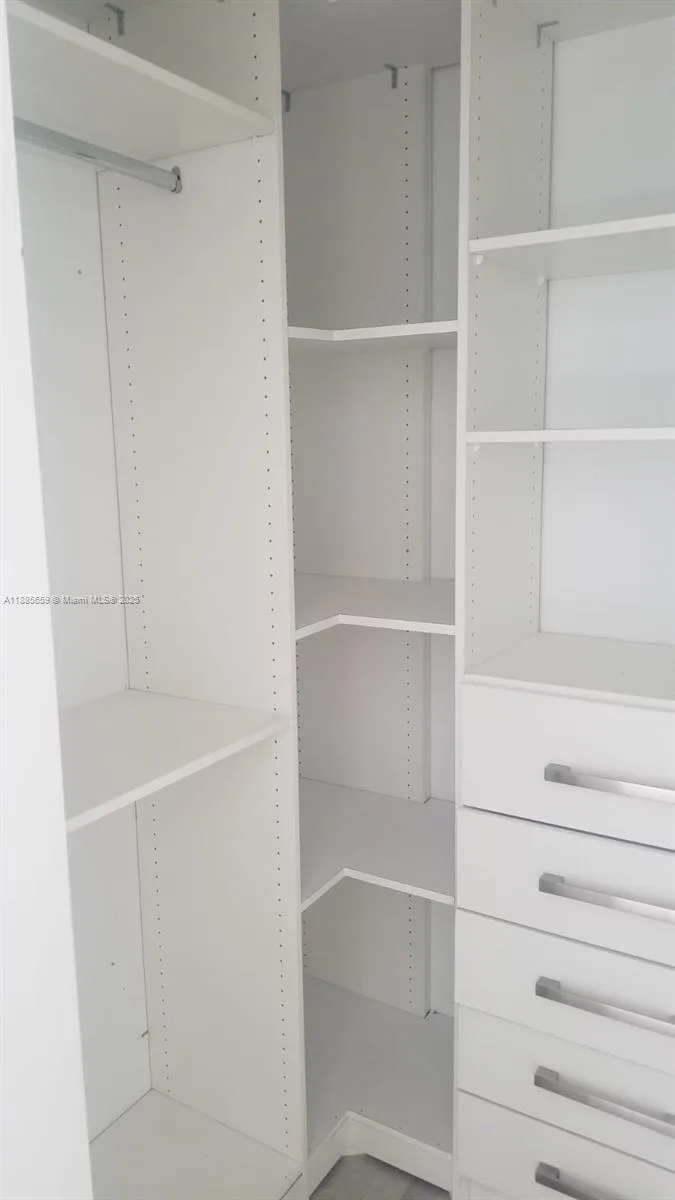 45 SW 9th St # 3607, Miami, FL 33130 photo 4