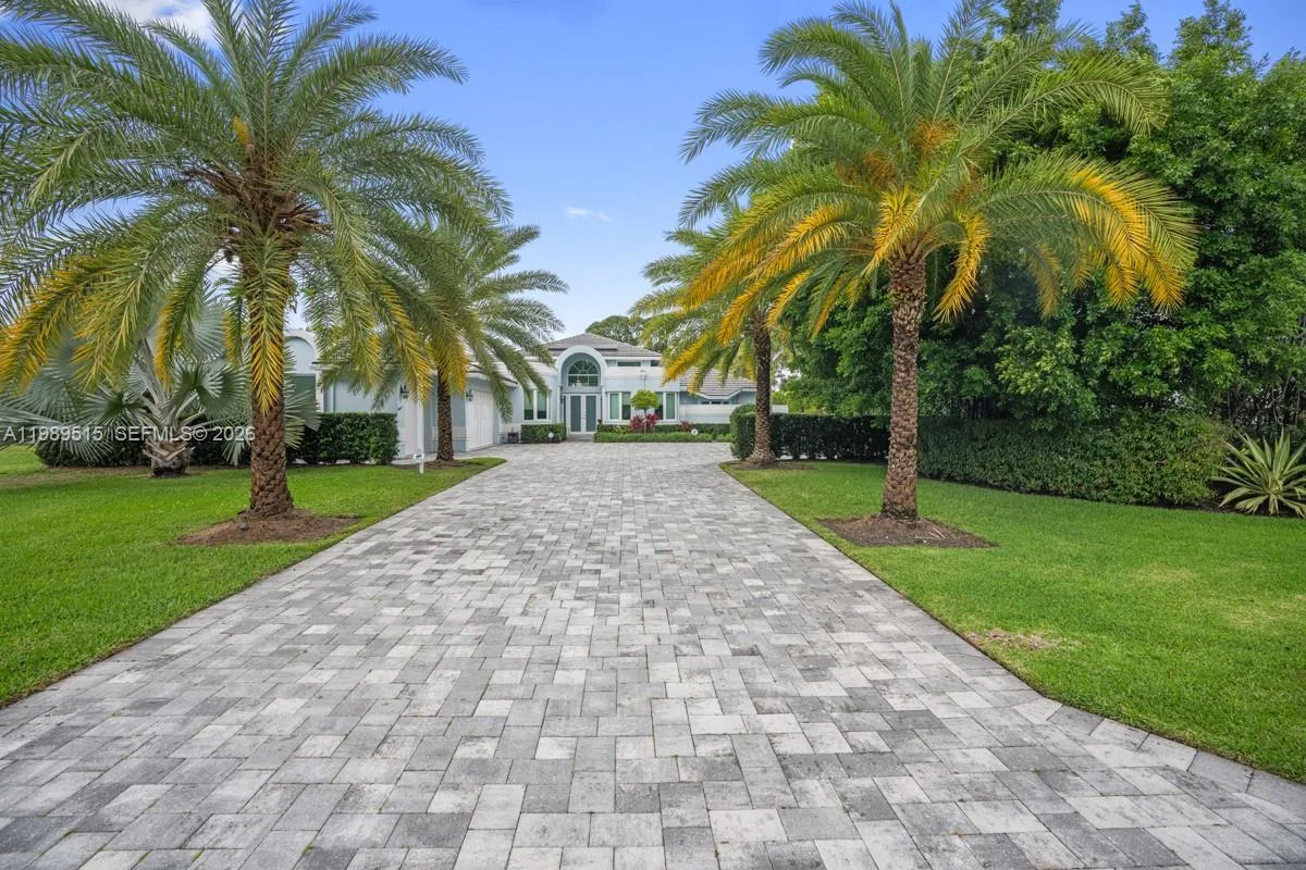 8179 Lakeview Dr, West Palm Beach, FL 33412