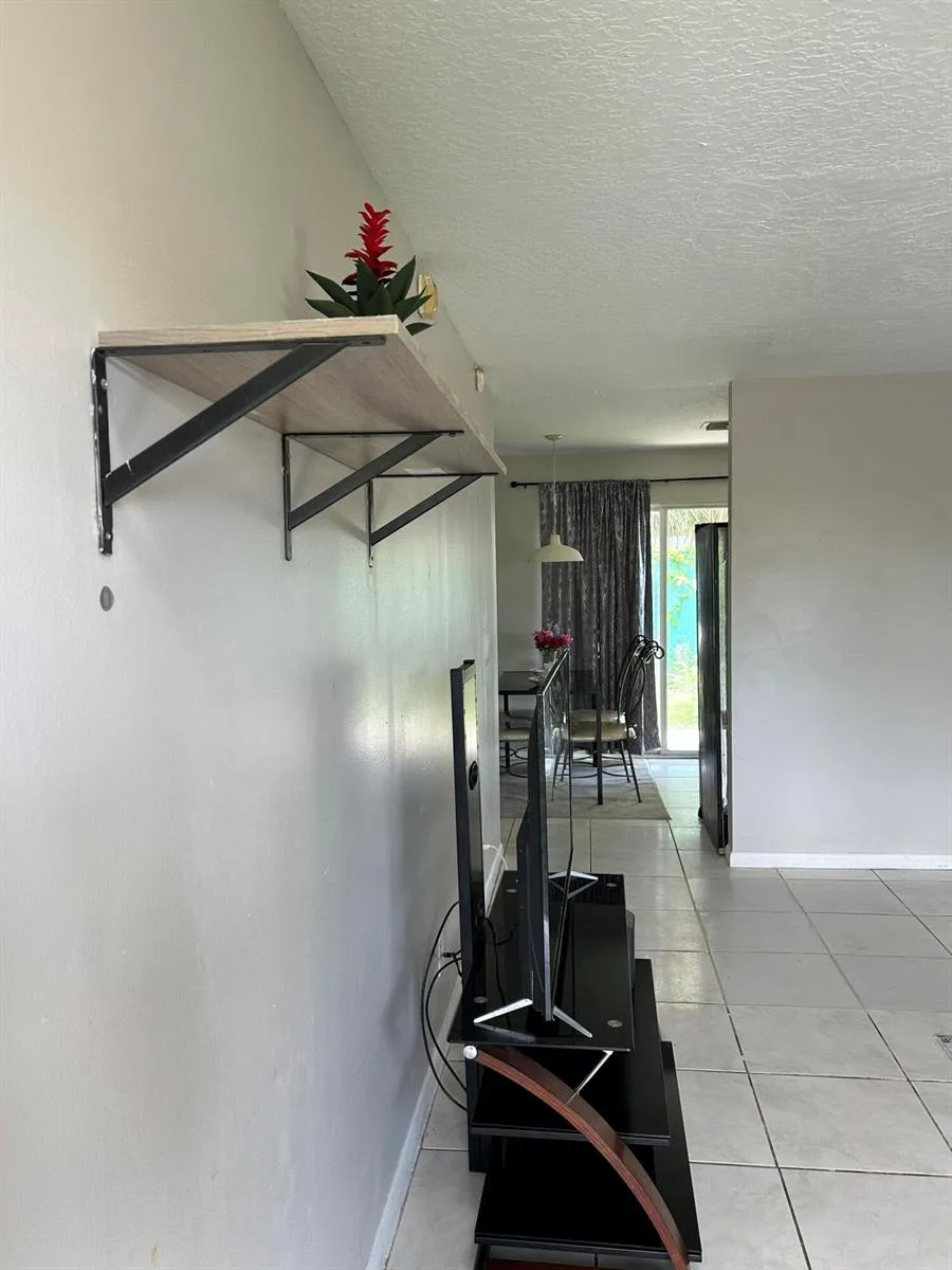 806 NW 1ST Street, Boynton Beach, FL 33435 photo 9