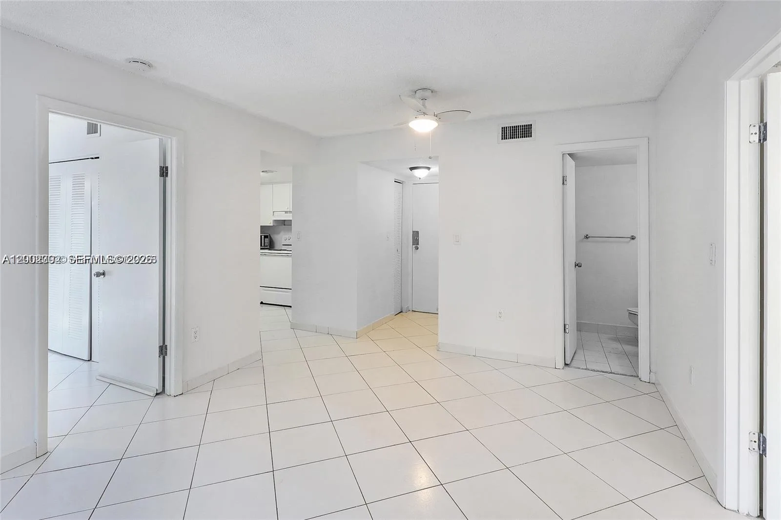 2600 Collins Ave # 405, Miami Beach, FL 33140 photo 2