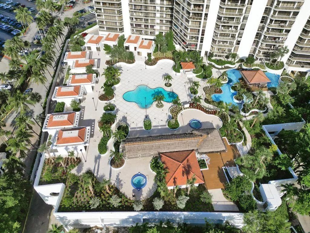 20281 E Country Club Dr # CAB3, Aventura, FL 33180