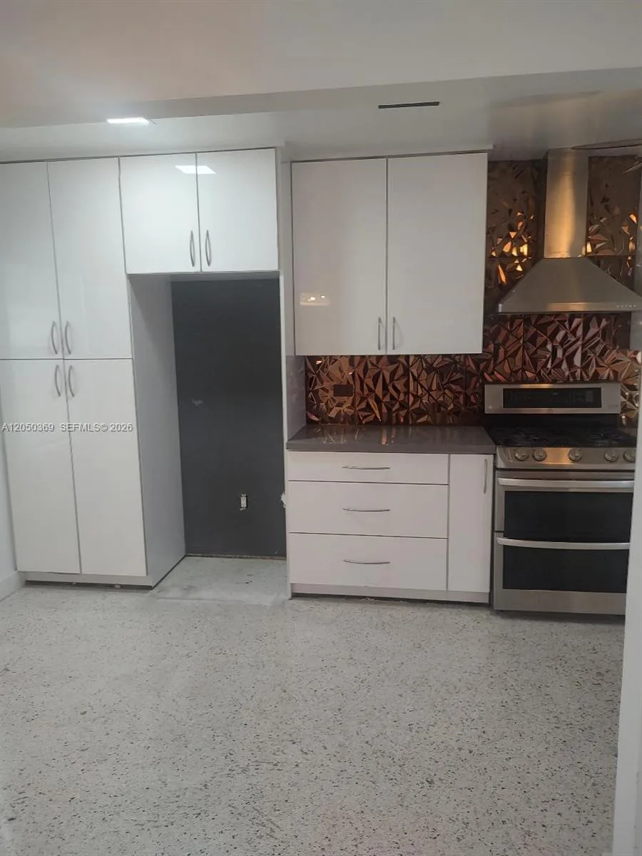 641 SW 6th St, Hallandale Beach, FL 33009 photo 5