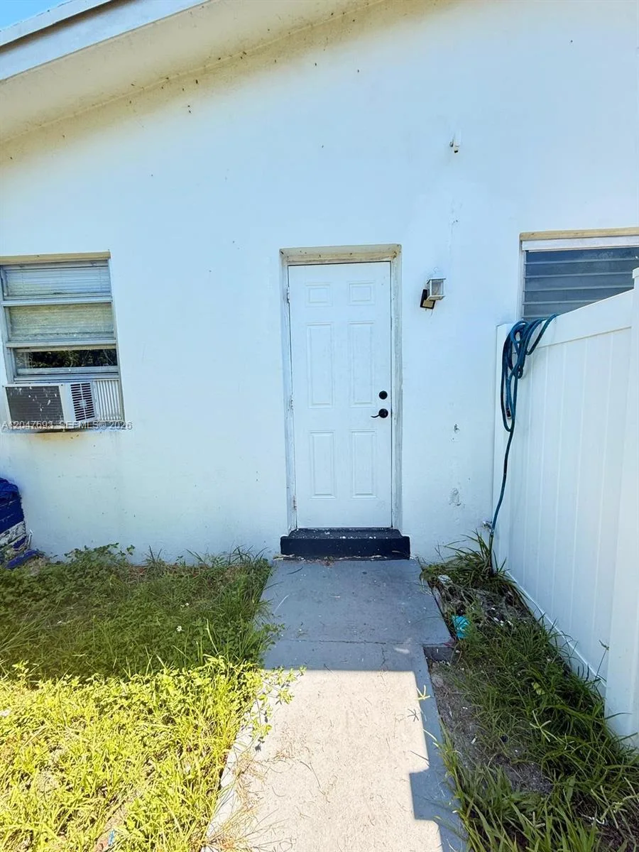 301 9th St # 1, Hallandale Beach, FL 33009
