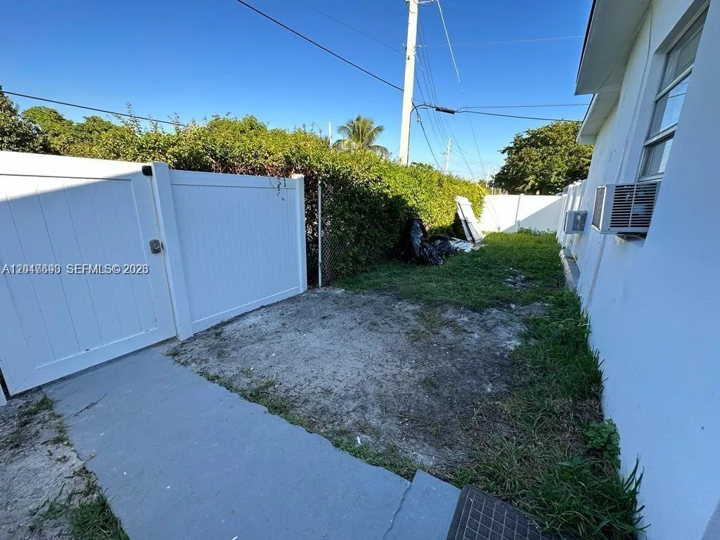 301 9th St # 1, Hallandale Beach, FL 33009 photo 3