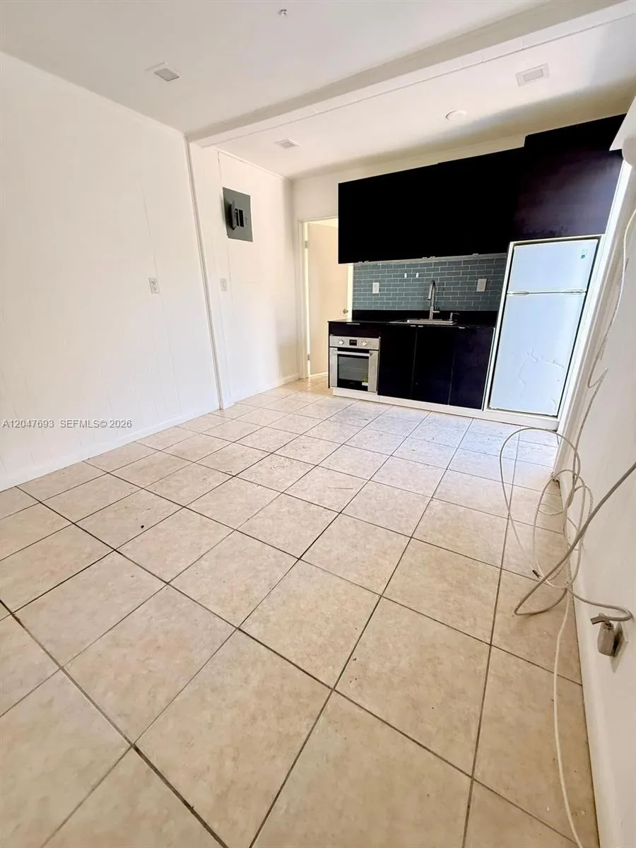 301 9th St # 1, Hallandale Beach, FL 33009 photo 4