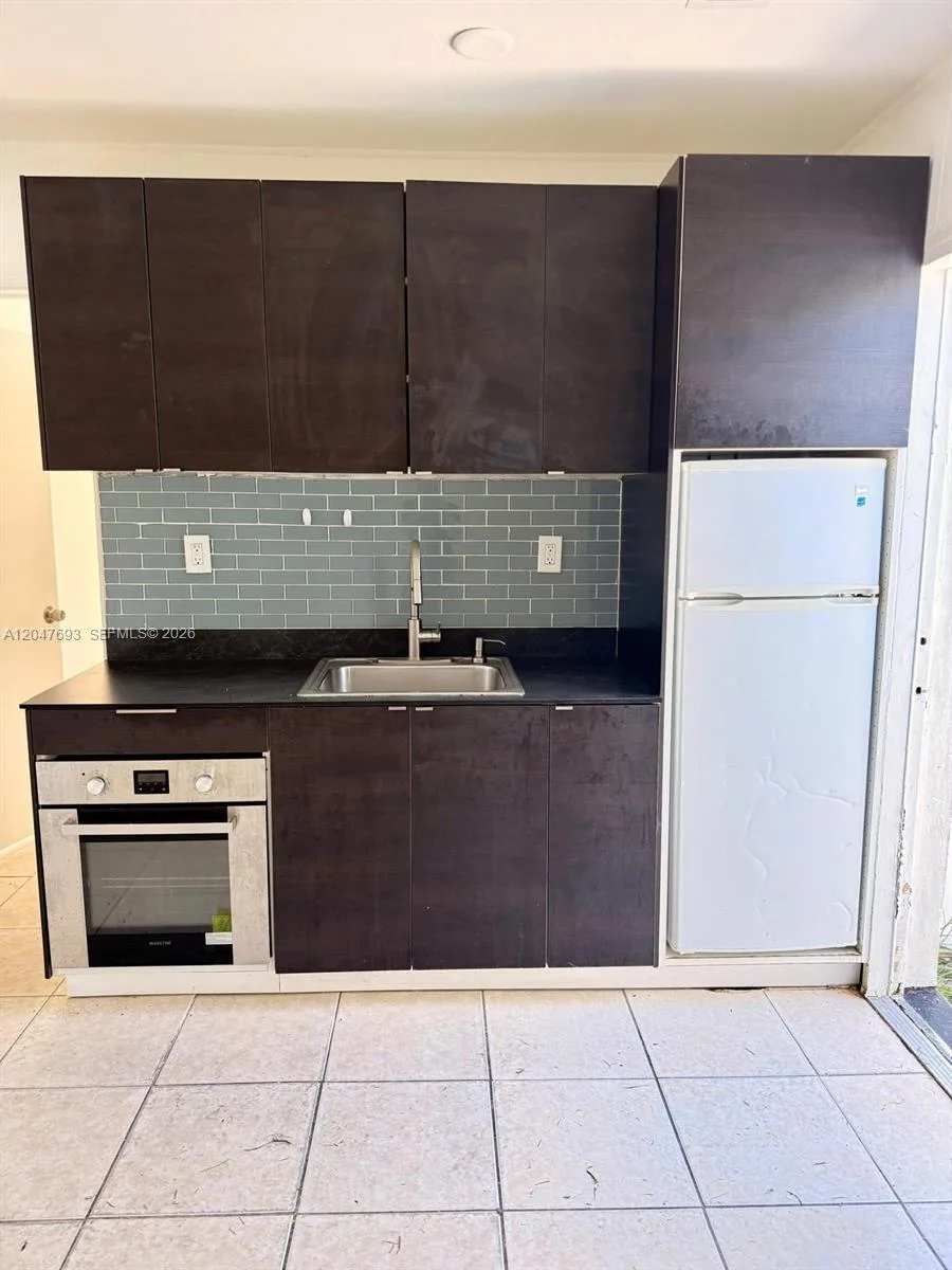 301 9th St # 1, Hallandale Beach, FL 33009 photo 7