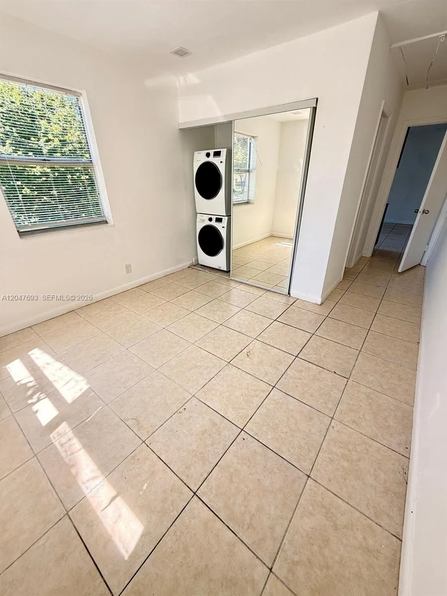 301 9th St # 1, Hallandale Beach, FL 33009 photo 8