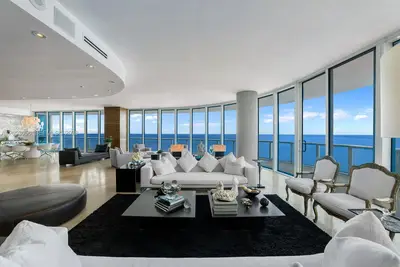CONTINUUM ON SOUTH BEACH