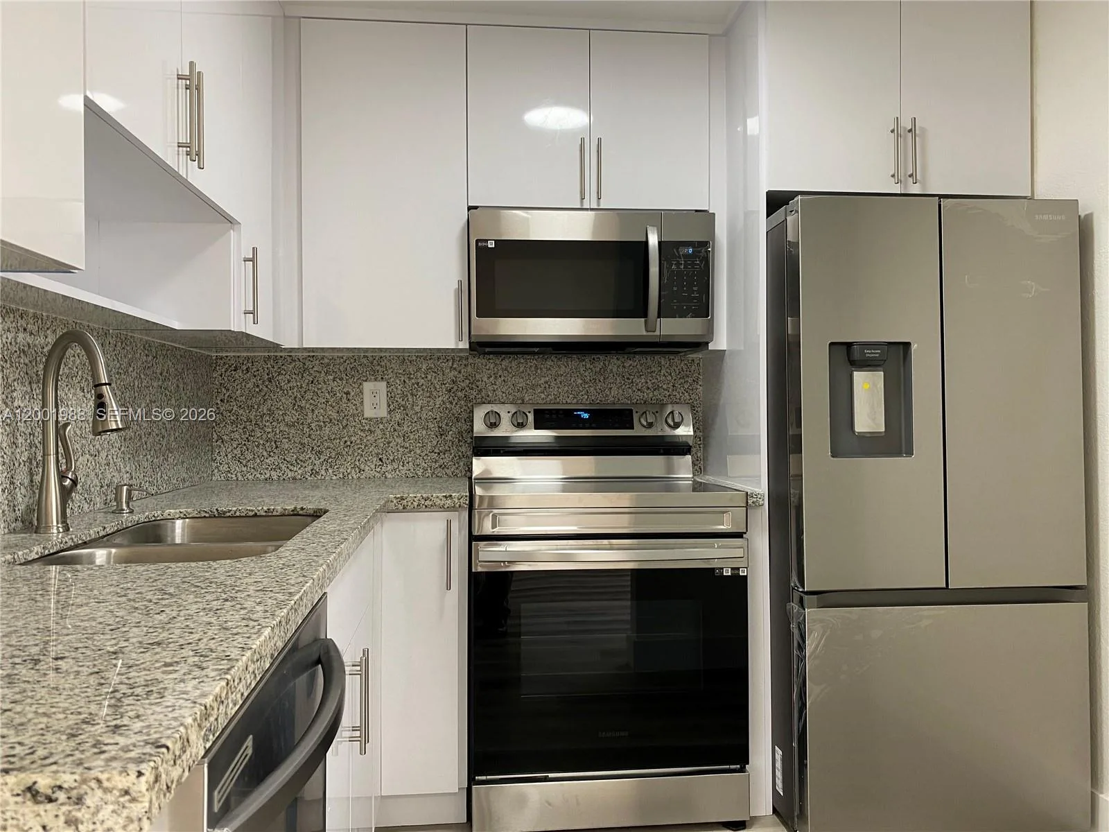 9320 Fontainebleau Blvd # 301, Miami, FL 33172