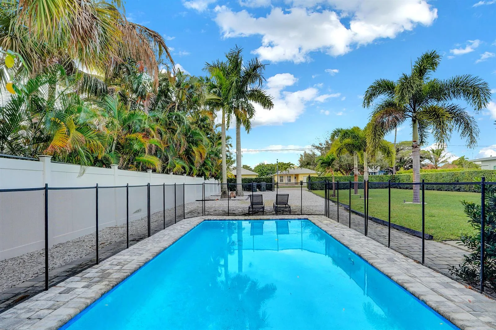 311 SE 3rd Avenue # Upstairs, Delray Beach, FL 33483 photo 2