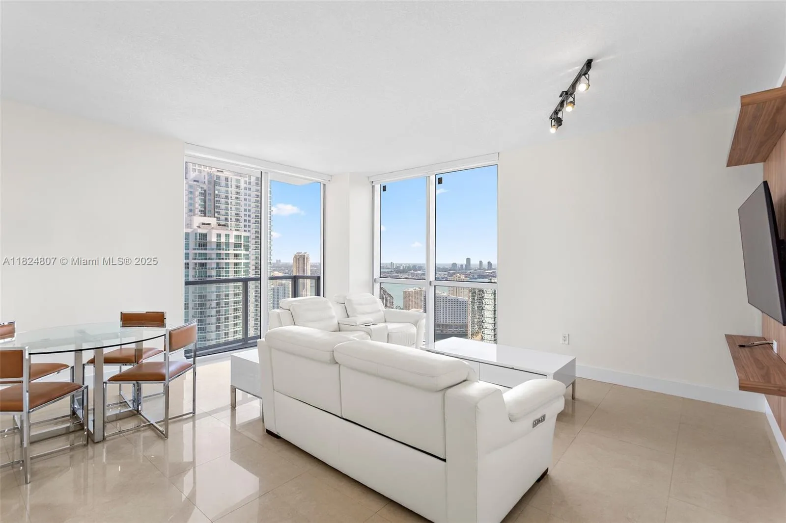 1060 Brickell Ave # 4001, Miami, FL 33131 photo 3