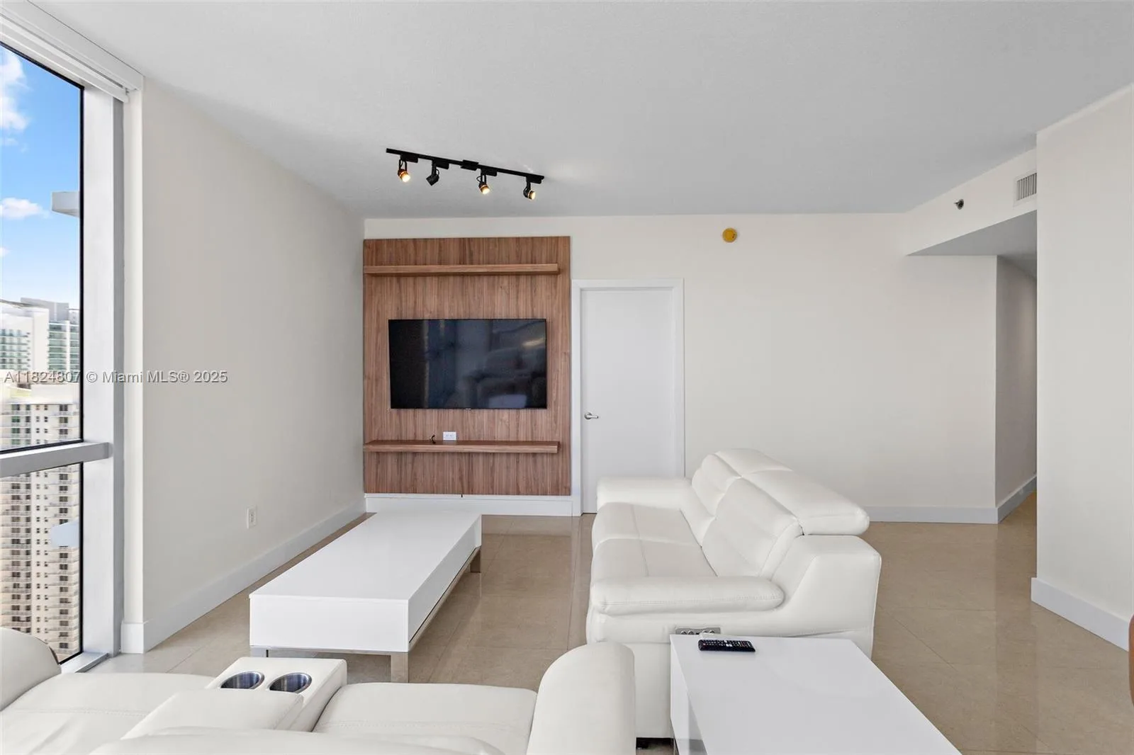 1060 Brickell Ave # 4001, Miami, FL 33131 photo 4