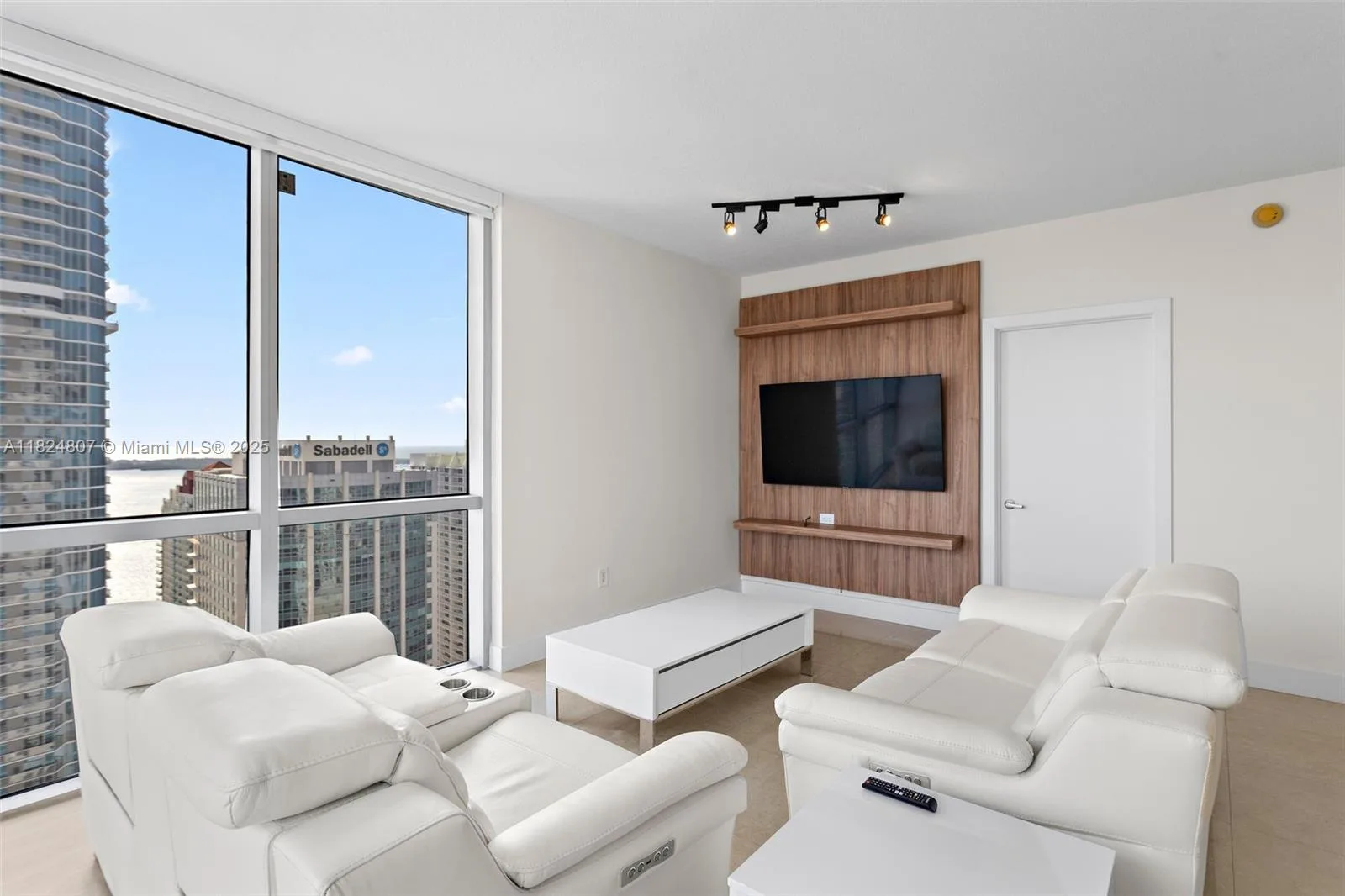 1060 Brickell Ave # 4001, Miami, FL 33131 photo 5