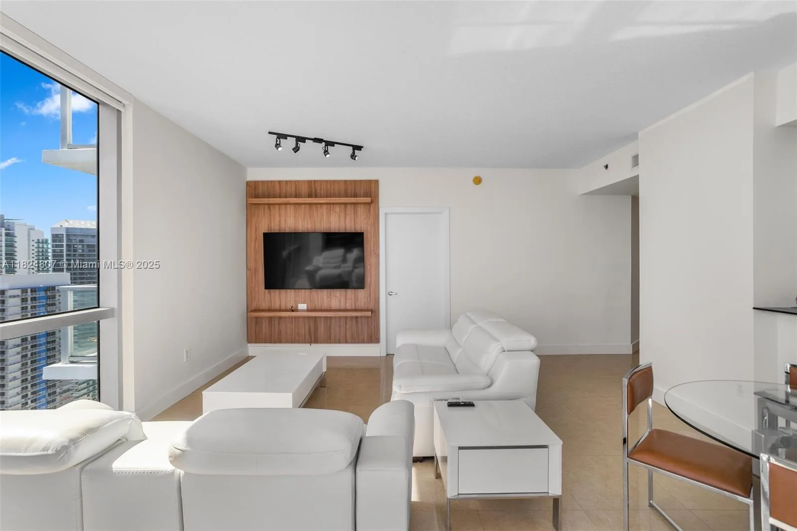 1060 Brickell Ave # 4001, Miami, FL 33131 photo 8