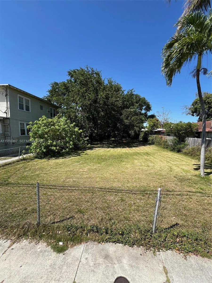 267 NW 31st St, Miami, FL 33127 photo 6