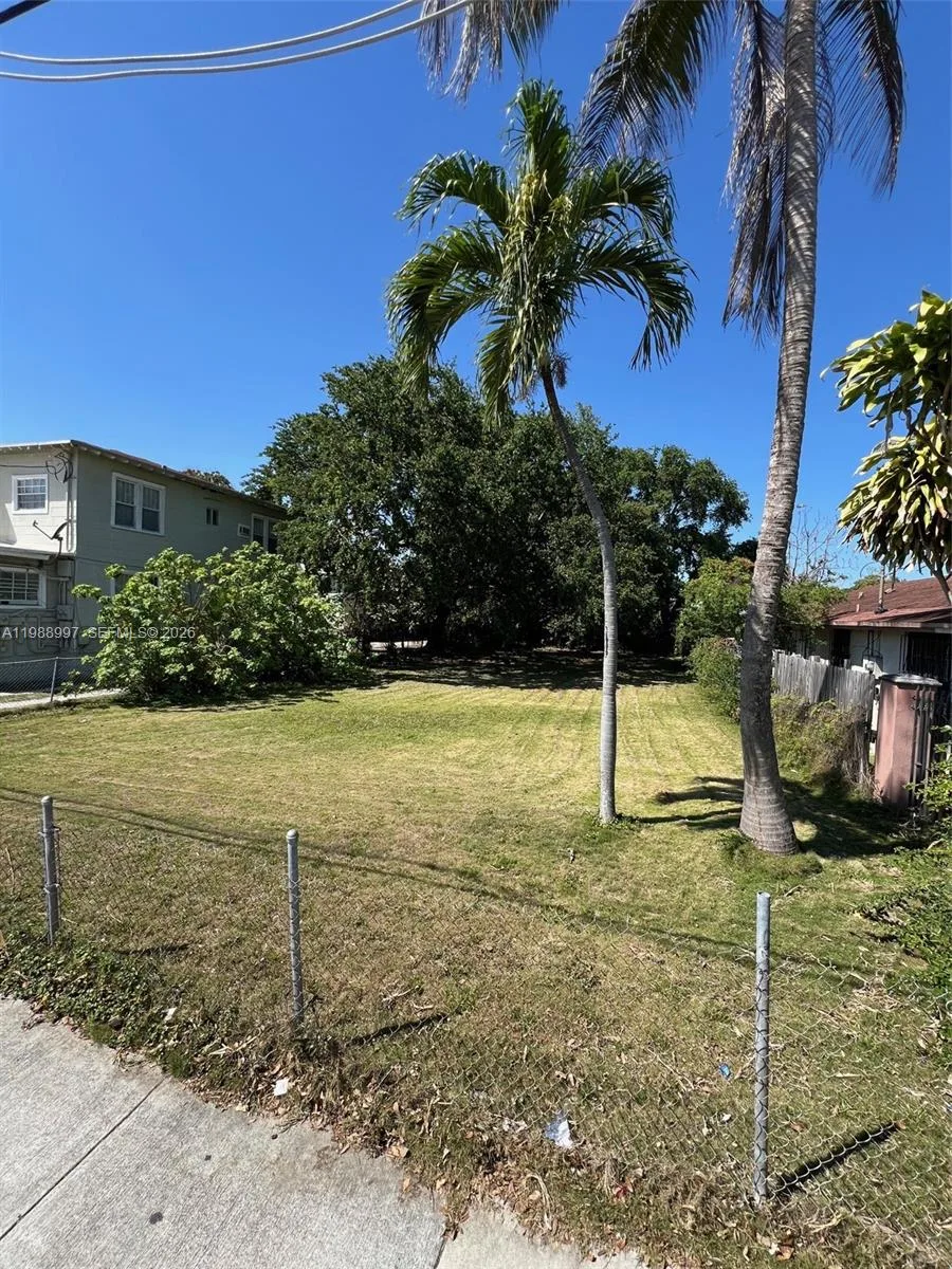 267 NW 31st St, Miami, FL 33127 photo 7