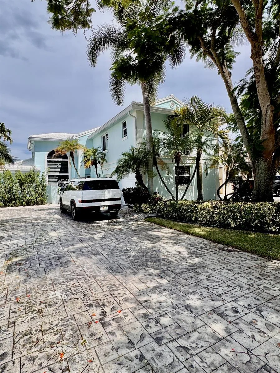 1081 WILSHIRE Circle E, Pembroke Pines, FL 33027