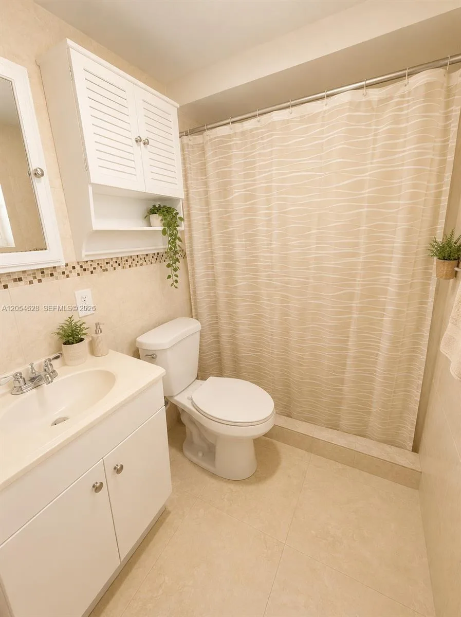 680 Miller Dr # W405, Miami Springs, FL 33166 photo 10