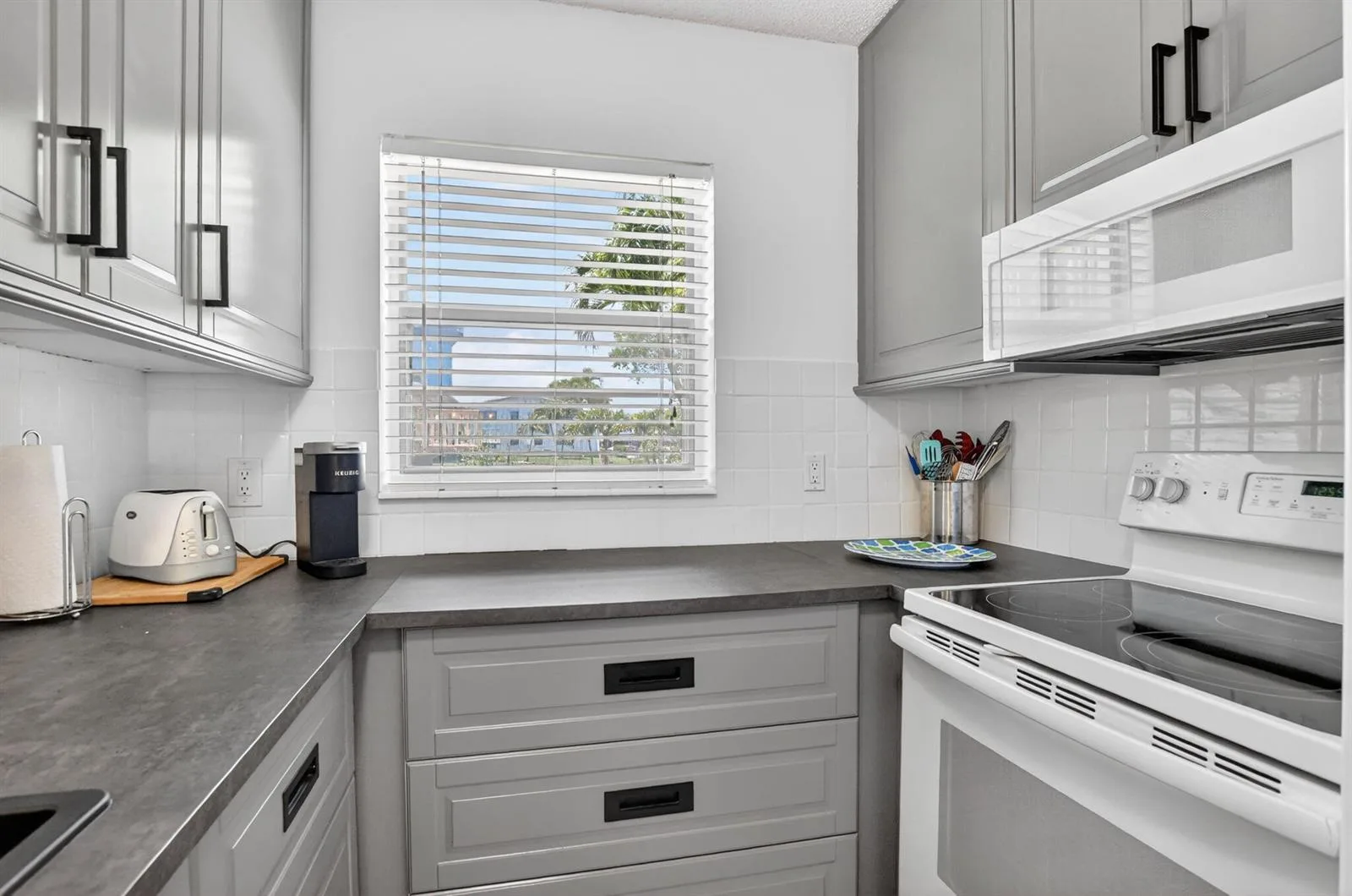 492 W Tilford, Deerfield Beach, FL 33442 photo 3