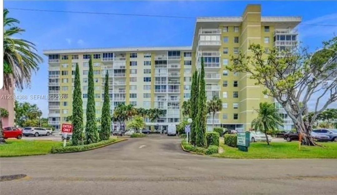4400 Hillcrest Dr # 300-B, Hollywood, FL 33021