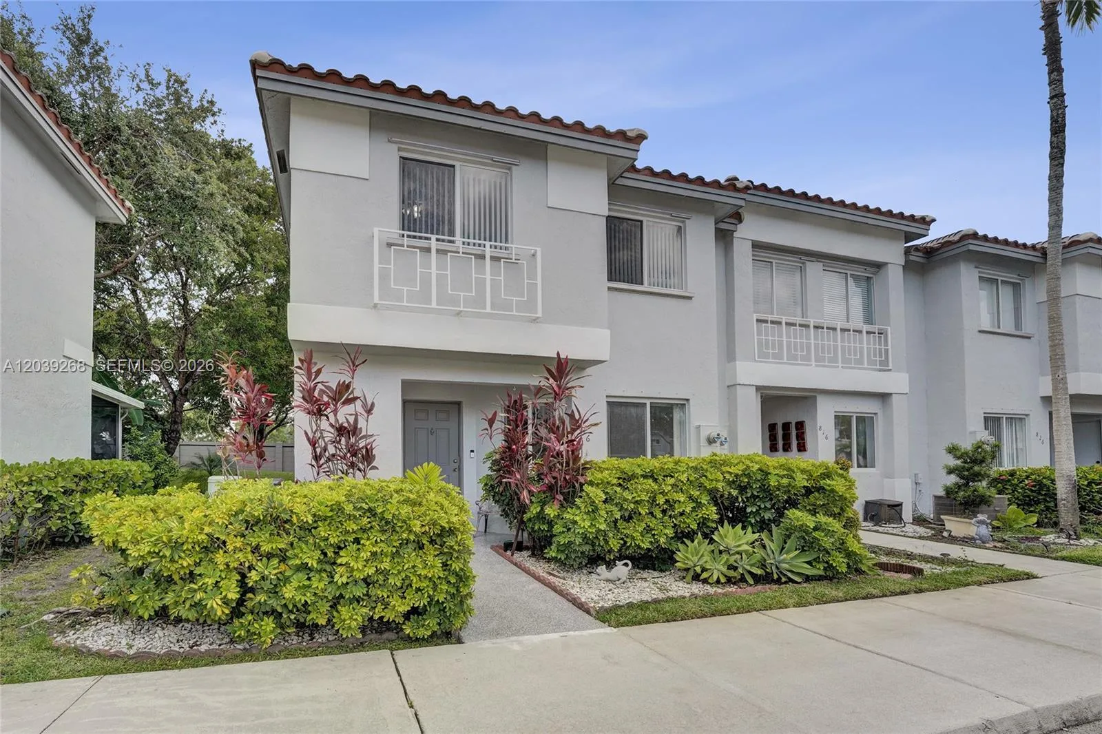 806 NW 208th Way, Pembroke Pines, FL 33029
