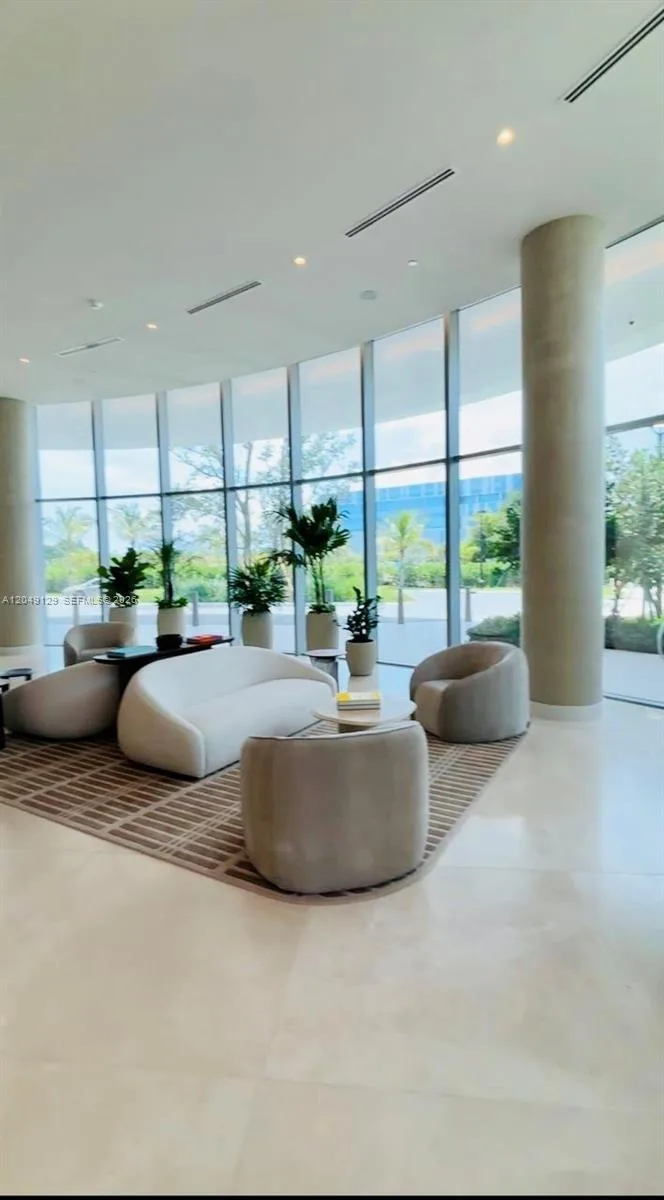 2411 Laguna Circle North # 1411, Miami, FL 33181 photo 2