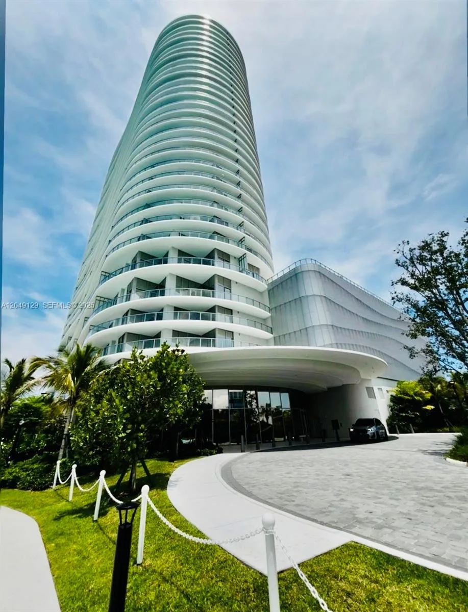 2411 Laguna Circle North # 1411, Miami, FL 33181 photo 4